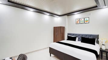 Desk, WiFi (free), bed sheets