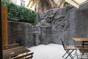 Outdoor dining - Vrbo Property (Catania)