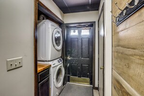 Interior - Observation Beehive! Walkable Dtwn Tiffin Apt (Tiffin)