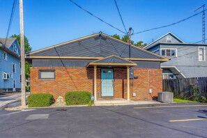 Exterior - Observation Beehive! Walkable Dtwn Tiffin Apt (Tiffin)