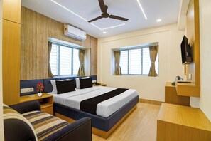 Classic Room | Desk, WiFi (free) - Super Collection O Newtown Bus Stand (Kolkata)