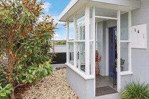 Unclassified image, 5 of 20, button - 2 bdrm house near beach sleeps 5 (Warrnambool)