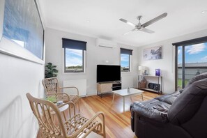 Unclassified image, 3 of 20, button - 2 bdrm house near beach sleeps 5 (Warrnambool)