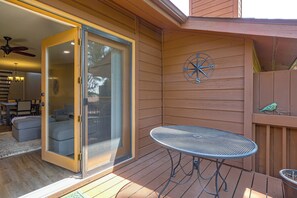 Outdoor dining - Tasteful Townhome Near Black Hills National Forest (Rapid City)