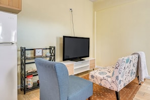 Living area - Quiet N Richland In-Law Apt Near Kadlec Hospital (Richland)