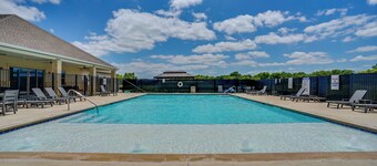 2 Mi to Dtwn Crowley! 3-Unit Rental