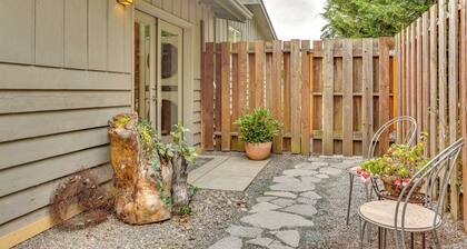 Walk Everywhere! Friday Harbor Home w/ Patio