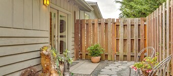 Walk Everywhere! Friday Harbor Home w/ Patio