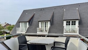 Outdoor dining - Kampstraße, Apartment 3a - Cozy 3-room vacation apartment with a balcony in a quiet (Sylt)