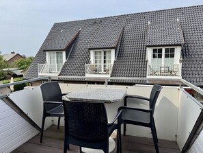 Outdoor dining - Kampstraße, Apartment 3a - Cozy 3-room vacation apartment with a balcony in a quiet (Sylt)