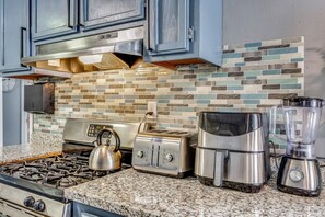 A kitchen with a gas stove, a kettle, a toaster, and a blender. - Gateway to East Bay! Inviting Apartment (Bay Point)