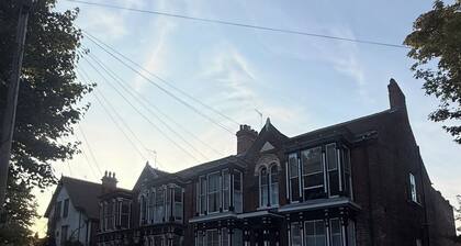 1 bed apartment within a Victorian townhouse