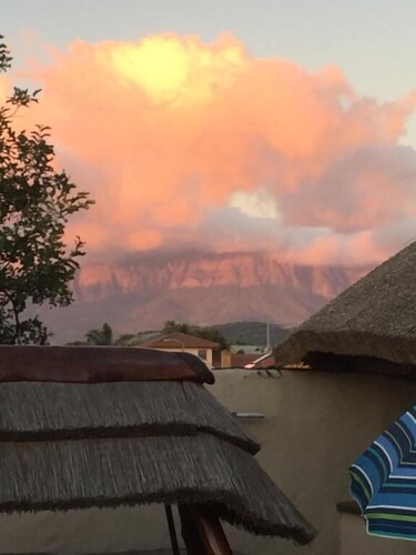 A gorgeous studio with mountain views at Goedehoop, Strand, Western Cape