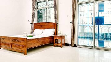 Iron/ironing board, internet, bed sheets