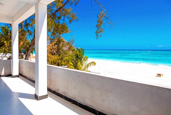 Beach - Ocean-View Balcony – Uroa 2BR Beachfront (Zanzibar, Uroa)