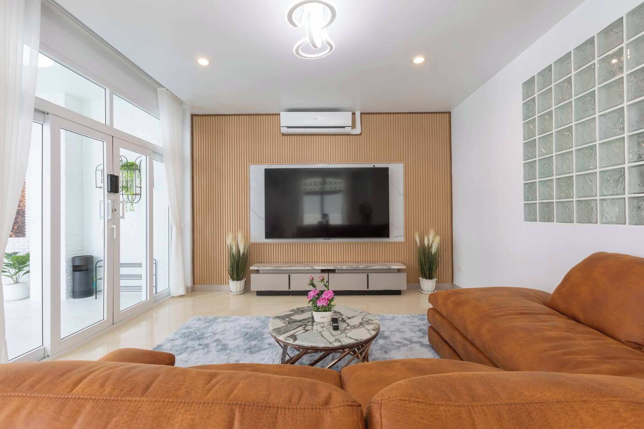 TV, books, stereo