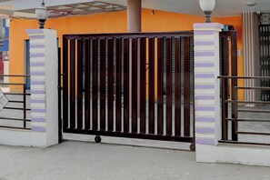 A gated entrance with a metal gate and a concrete floor. - Super OYO Collection O Gautameshver (Varanasi)