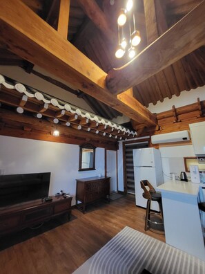 Family Suite, Balcony, Garden View | Interior