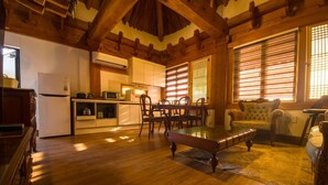 Family Suite, Balcony, Garden View | Interior - Hanok Pension Daega (Jeju City)