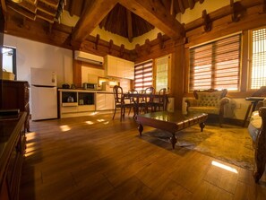 Family Suite, Balcony, Garden View | Interior