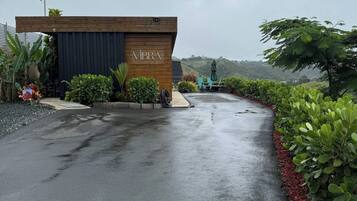 A building with a sign reading 'VIBRA' and a paved entrance.