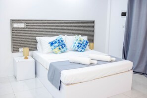 In-room safe, desk, iron/ironing board (on request), WiFi (free) - Aquatic Mathiveri (Alifu Alifu Mathiveri)