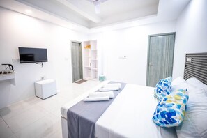 In-room safe, desk, iron/ironing board (on request), WiFi (free) - Aquatic Mathiveri (Alifu Alifu Mathiveri)