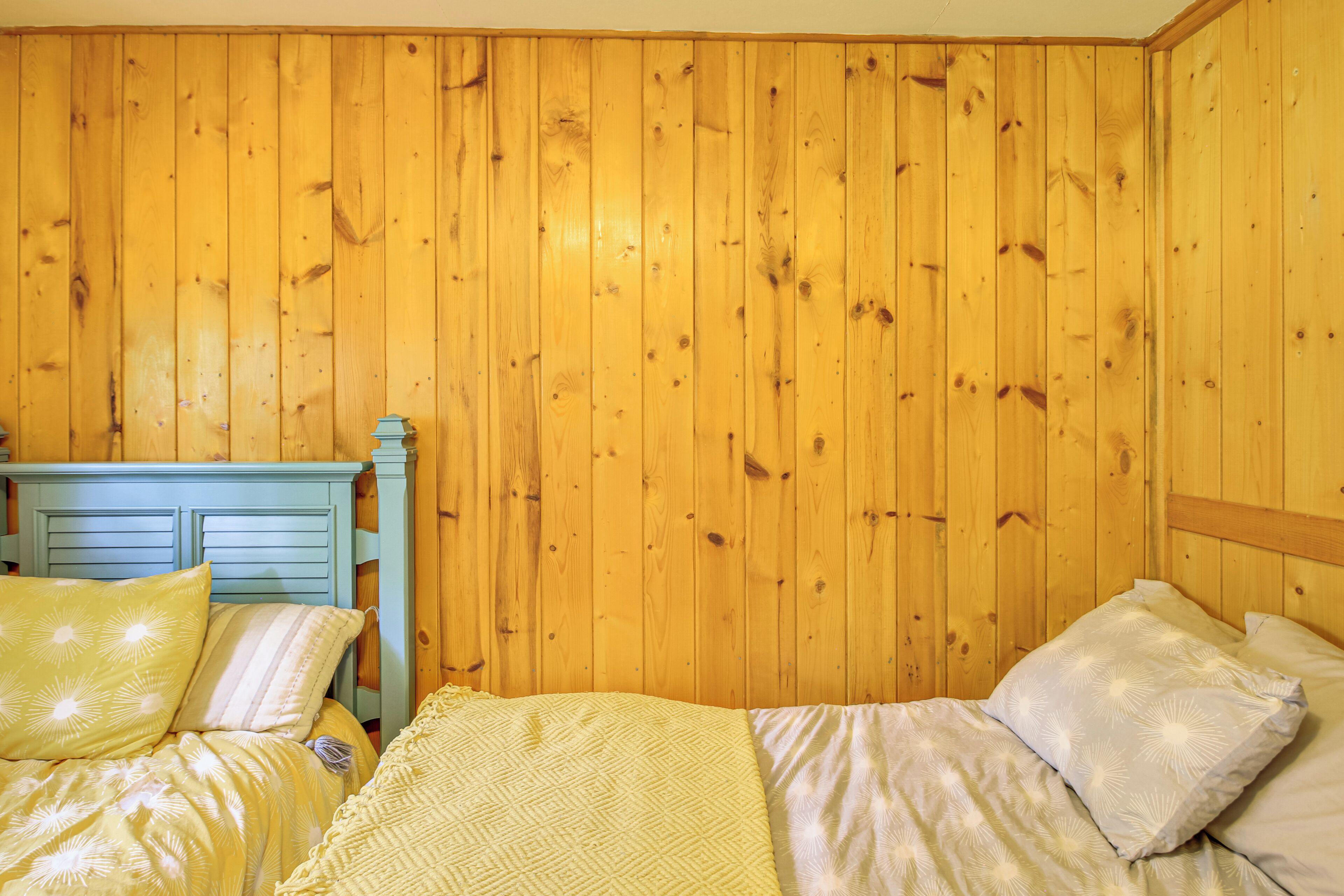 2 bedrooms, internet, bed sheets