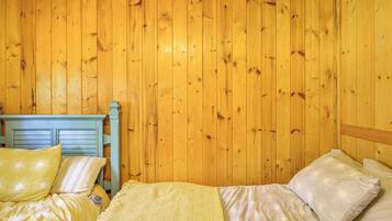 2 bedrooms, internet, bed sheets
