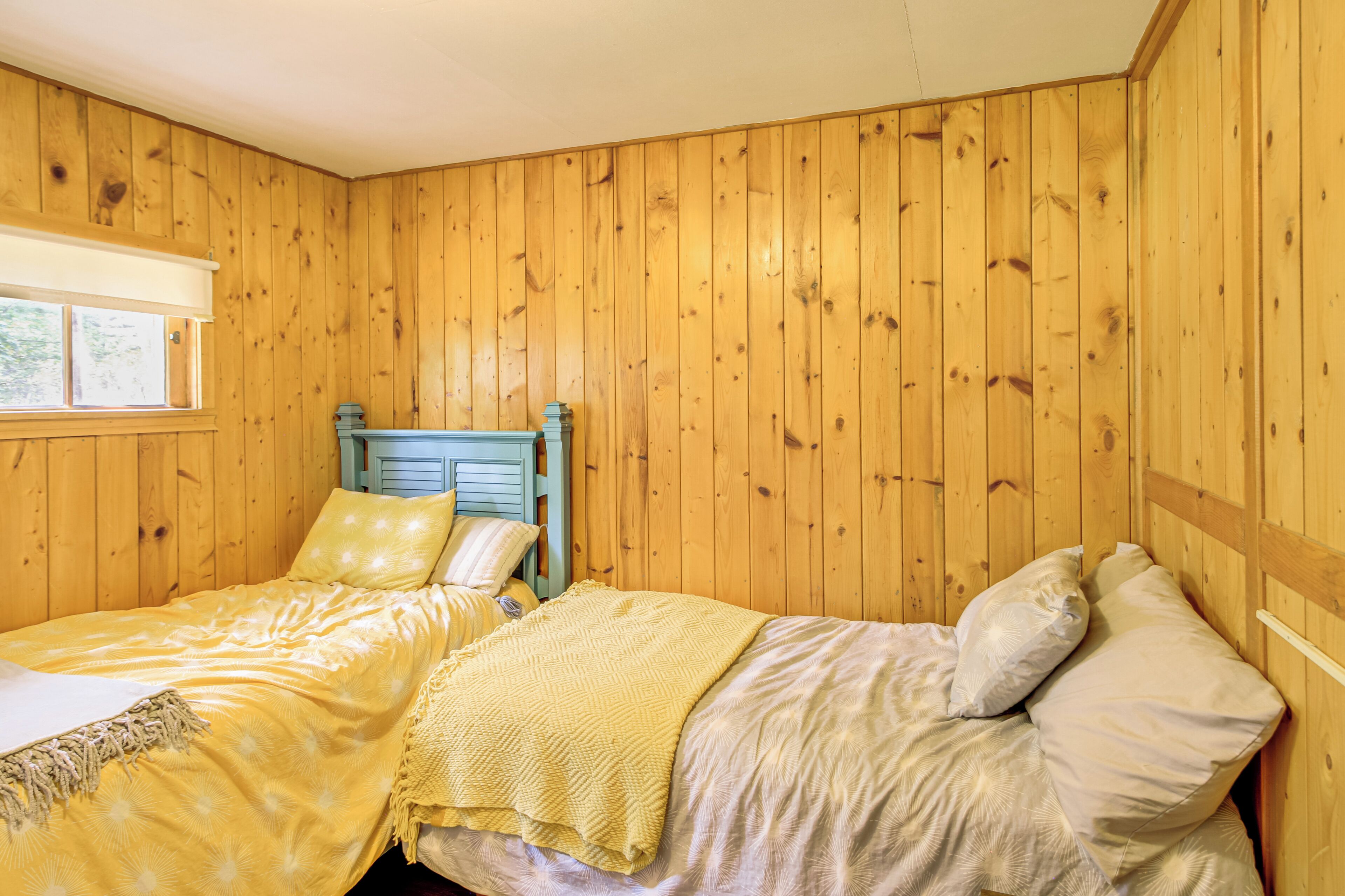 2 bedrooms, internet, bed sheets