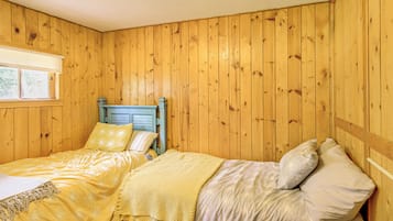 2 bedrooms, internet, bed sheets