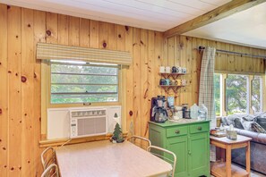Dining - Long Lake Getaway w/ Dock & Hot Tub in Bigfork (Bigfork)