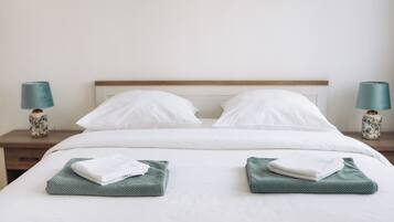 4 Schlafzimmer, Zimmersafe, Schreibtisch, Bügeleisen/Bügelbrett