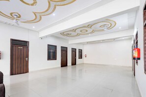 Interior - Super Collection O Iskcon Vrindavan (Vrindavan)