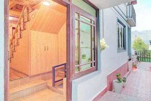 Interior - Collection O Foreshore Road Srinagar (Srinagar)