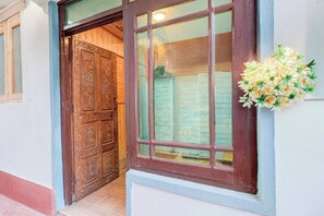 Exterior detail - Collection O Foreshore Road Srinagar (Srinagar)