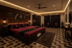 Desk, laptop workspace, free WiFi - Hotel Shyama palace (Janki Chatti)