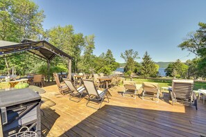 Outdoor dining - Dock, Direct Waterfront: Lake Champlain Studio (Willsboro)