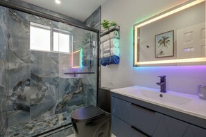 Bathroom - < 3 Mi to Hard Rock Stadium! Family-Friendly Home (Miami Gardens)