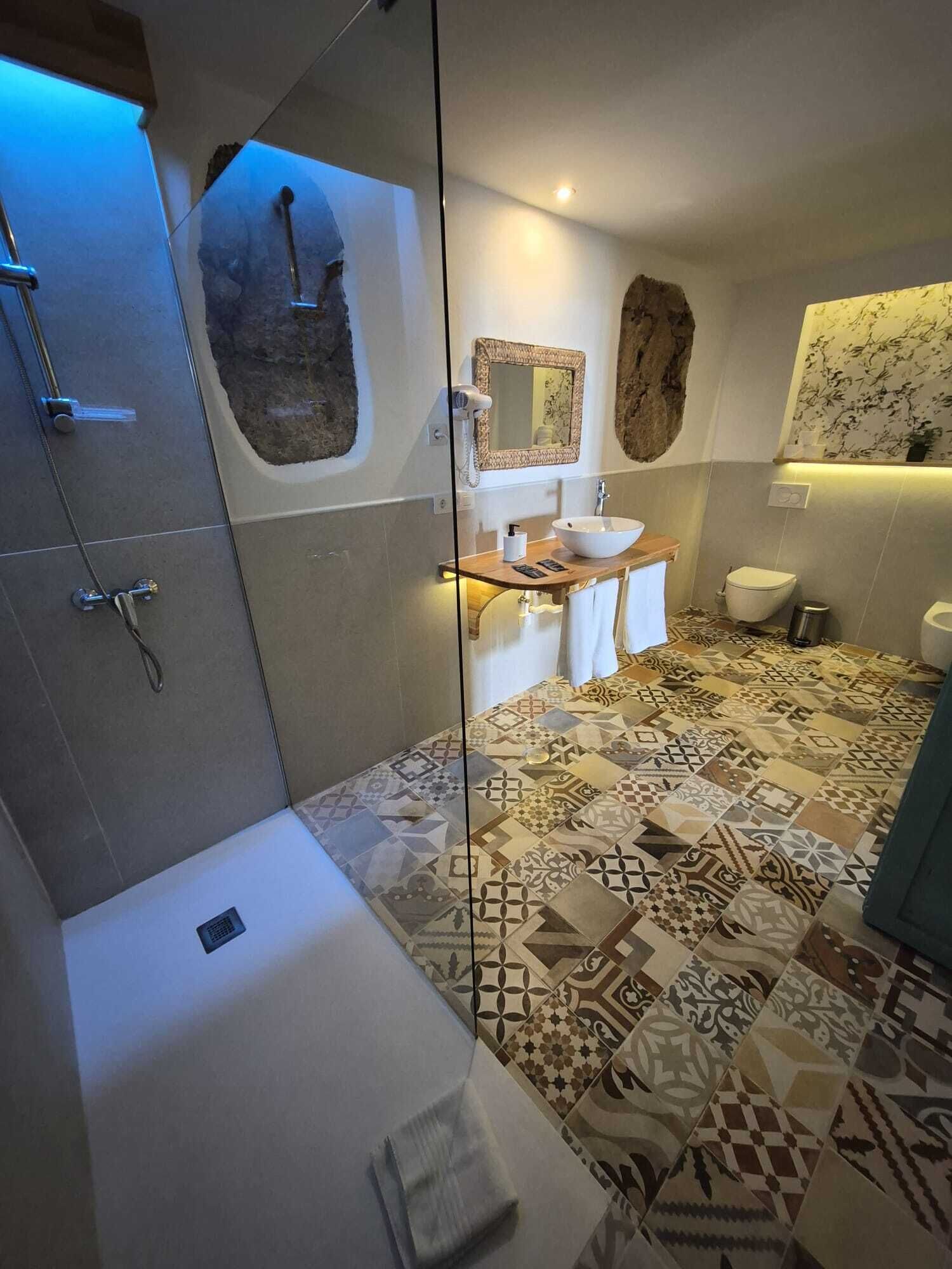 Habana | Baño | Regadera, secadora de cabello, toallas, jabón 
