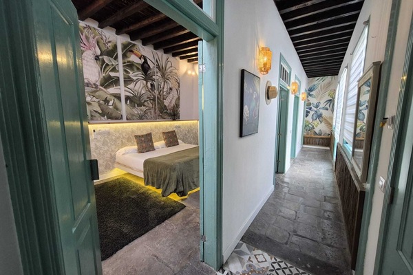 Habitación Cali | In-room safe, iron/ironing board, WiFi (free), bed sheets