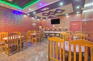 Dining - Collection O Kursoo Rajbagh (Srinagar)