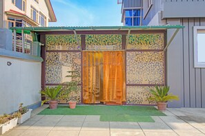 Property grounds - Collection O Kursoo Rajbagh (Srinagar)