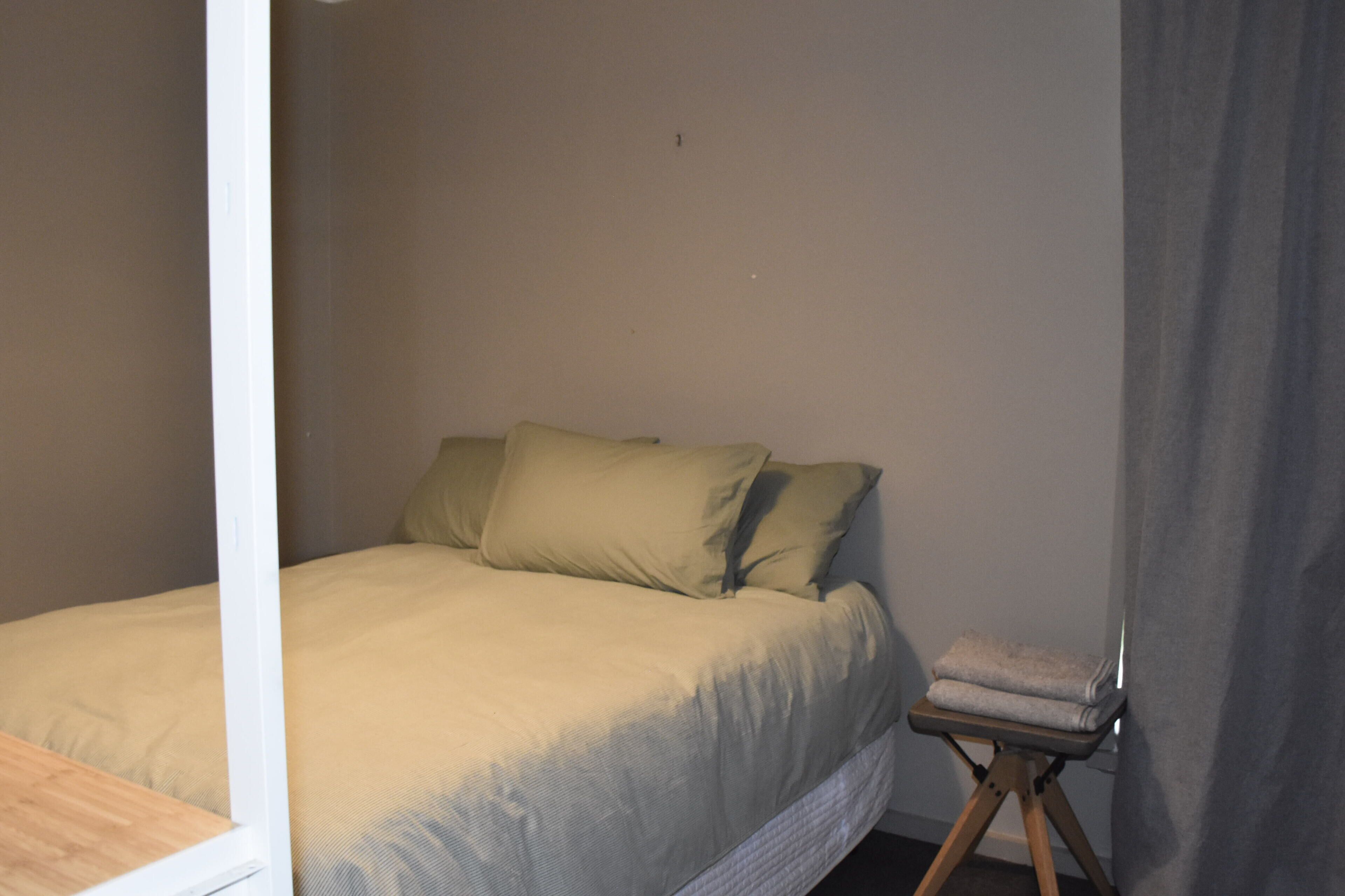 WiFi, bed sheets