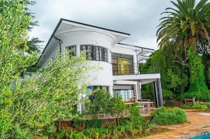 Exterior - Room-single Room With Shared Bathroom 1 (Johannesburg)