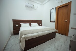 Desk, laptop workspace, free WiFi - Amrit Sunshine (Ayodhya)