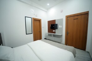 Desk, laptop workspace, free WiFi - Amrit Sunshine (Ayodhya)