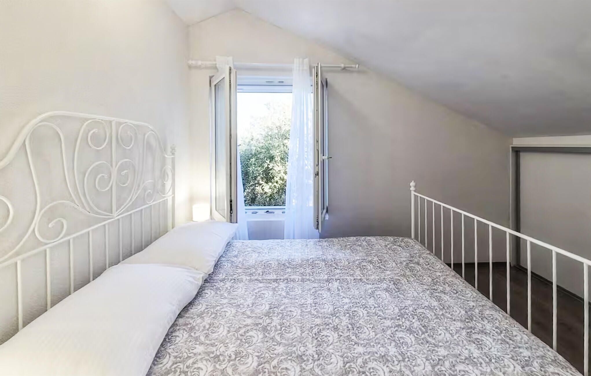 3 bedrooms, iron/ironing board, free WiFi