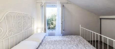 3 室のベッドルーム、アイロン / アイロン台、WiFi (無料)