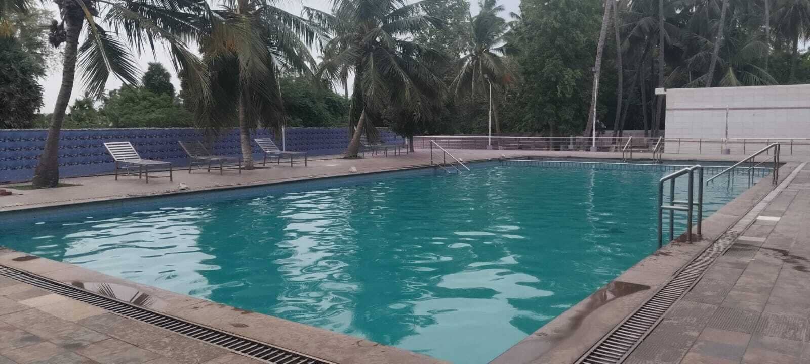 حمام سباحة